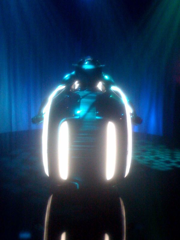 Tron Legacy Lightcycle Comic-Con viral event Flynns Arcade (3).jpg